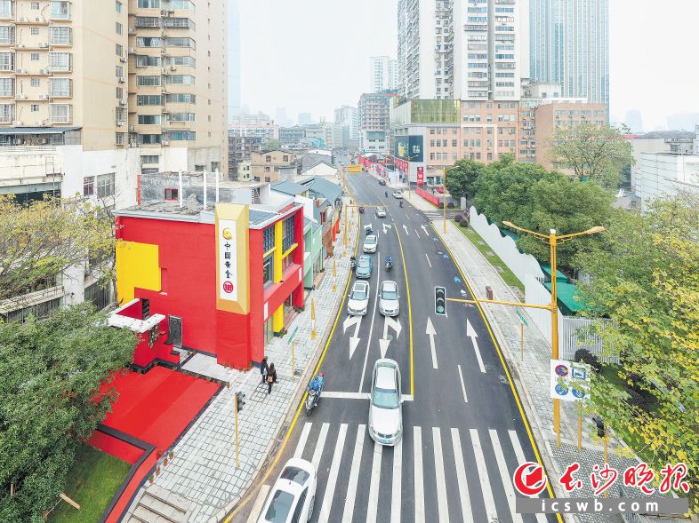 　　中国黄金街位于建湘路南段，北起解放路口，南到人民路口，长约500米。  长沙晚报全媒体记者 陈飞 摄