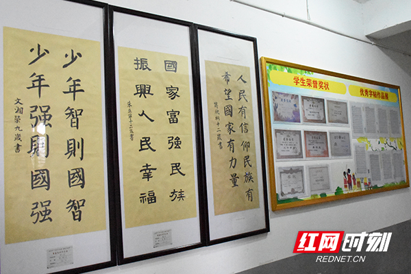 楼梯间文化栏。.jpg