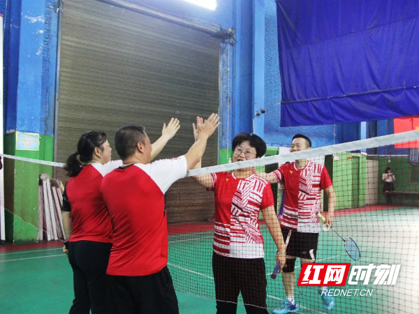 展现警营风采!大祥公安举行羽毛球友谊赛 展现警营风采!大祥公安举行羽毛球友谊赛