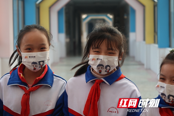 湘哥龙妹主题口罩进校园，打造主题IP与宣教融合.jpg
