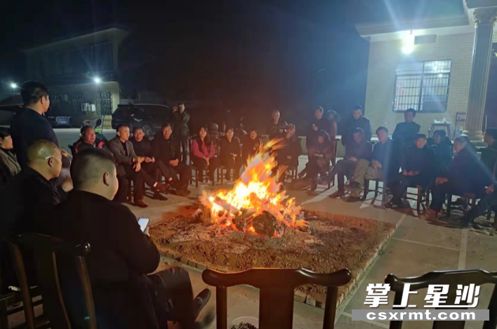 “屋场会”活动现场。供图