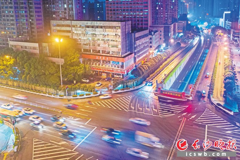 随着袁家岭新华书店棚改项目征拆收尾,重建工作就此按下“加速键”。