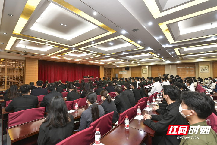 刘革安在吉首大学张家界学院宣讲党的十九届六中全会精神