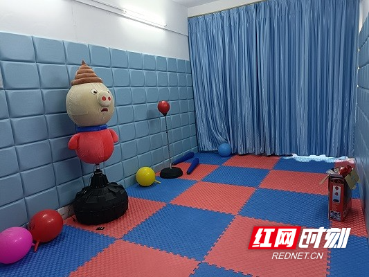 1临武六中的宣泄区.jpg