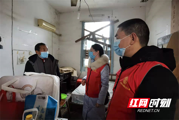 冷水滩区总工会:开展低温走访 确保困难群众温暖过冬2.jpg 冷水滩区总工会:开展低温走访 确保困难群众温暖过冬2.jpg