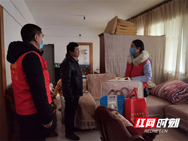 冷水滩区总工会:开展低温走访 确保困难群众温暖过冬1.jpg 冷水滩区总工会:开展低温走访 确保困难群众温暖过冬1.jpg