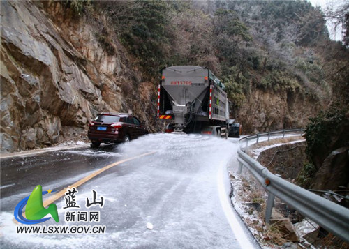 图三 云冰山路段融雪保畅.jpg