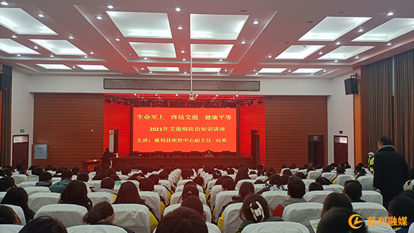 讲课.jpg 讲课.jpg