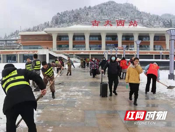 古丈县人武部：军民同心  共谱雪中情