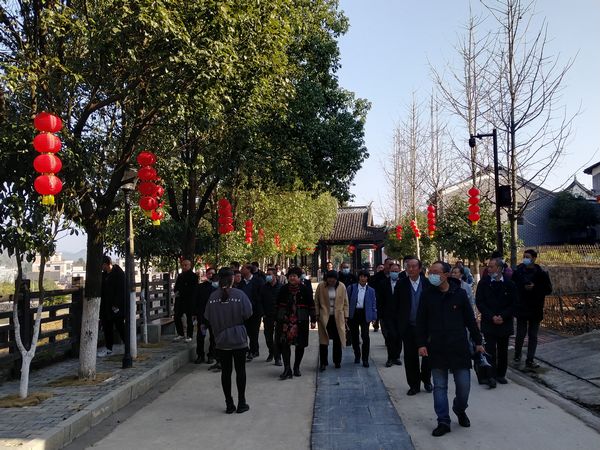 红灯扮亮人路5.jpg