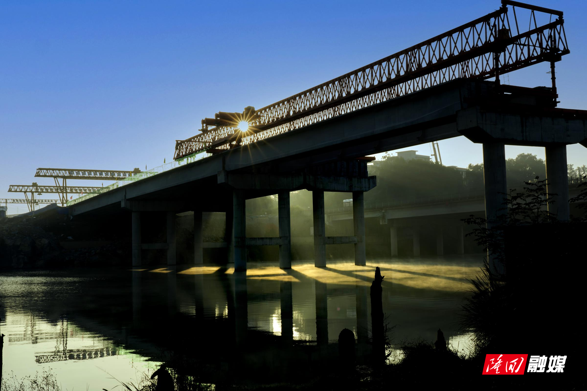 《在建的紫霞园大桥》 孙海娥13873956780拍摄于隆回县桃花坪.jpg