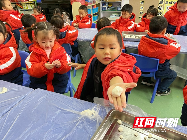 搓汤圆。.jpg 搓汤圆。.jpg