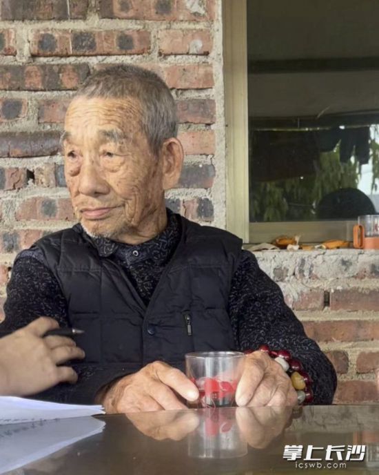 99岁的“创一代”黎绍安安家勐海已经60多年了。
