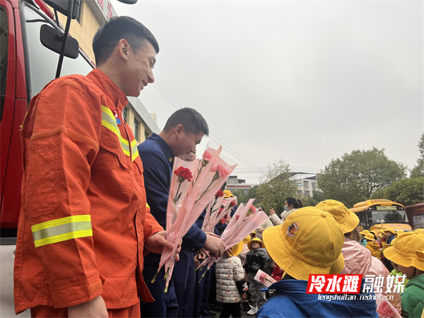 冷水滩：小手拉大手  消防安全齐步走4.jpg