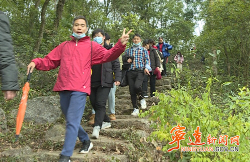 “大美永州”大穿越活动、“重走长征路”永州市文旅广体系统徒步穿越活动在宁远举行03_副本500.jpg