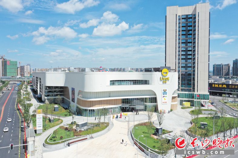 宜家荟聚项目,位于岳麓区洋湖街道,总投资40亿元。