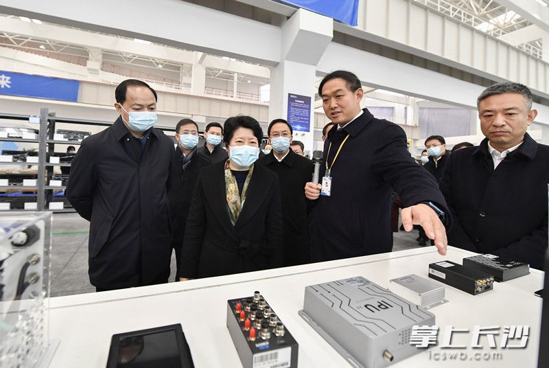 吴桂英率队深入岳麓高新区长沙智能驾驶研究院产业园项目。