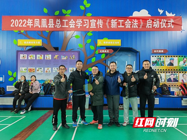 知识竞赛获奖代表队合影.jpg