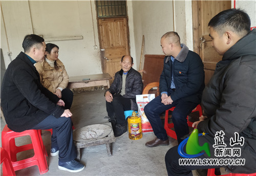 将温暖送到群众家1.jpg