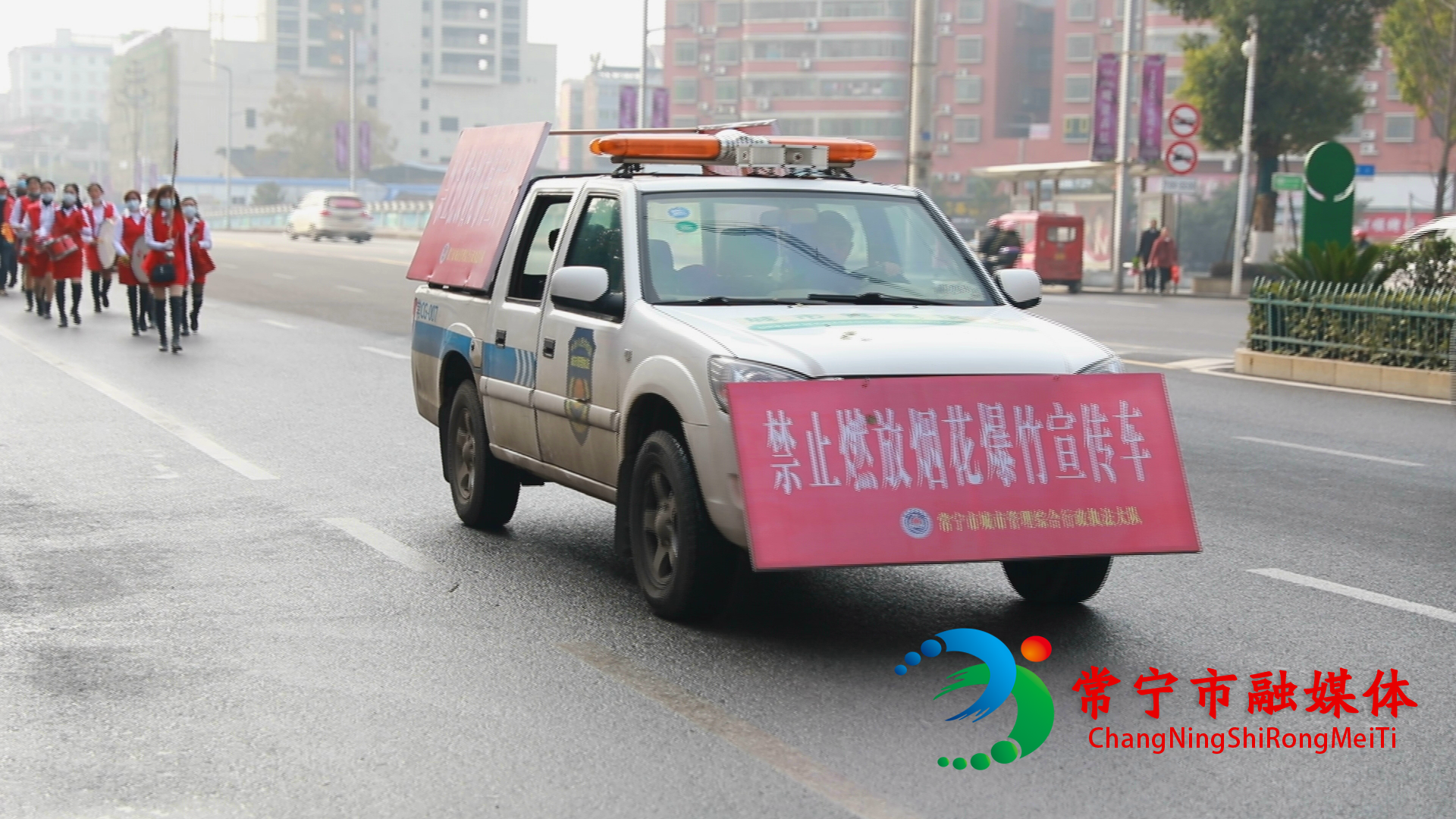 公职人员带头做禁放烟花爆竹的践行者 (3).bmp 公职人员带头做禁放烟花爆竹的践行者 (3).bmp