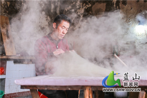 加工红薯粉条 (1).jpg