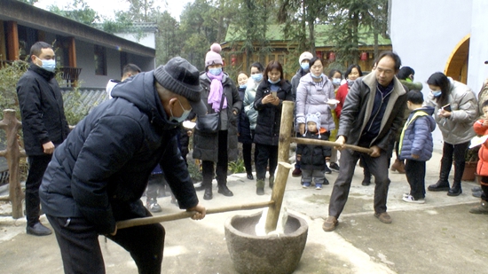 打糍粑2_副本.jpg