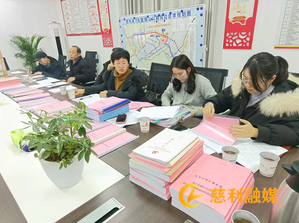 查阅资料.jpg