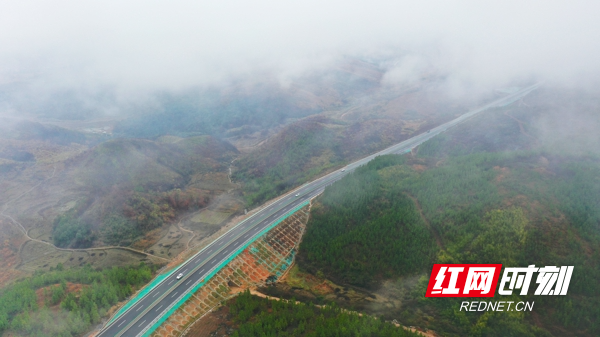 湖南新田：景秀美 路通畅10.jpg