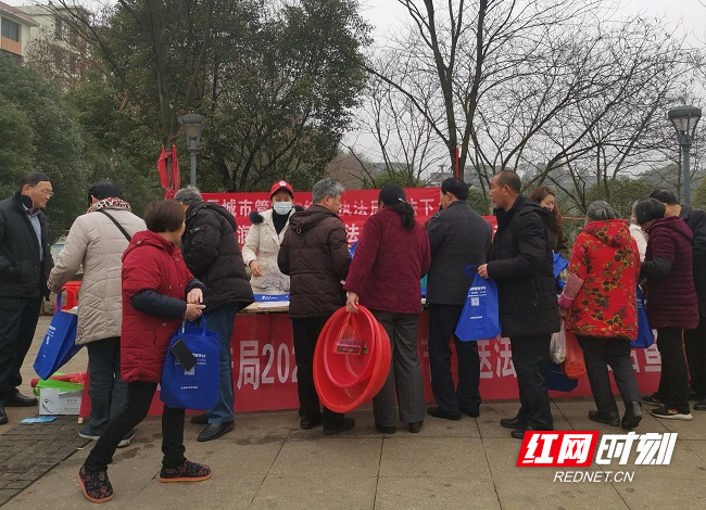 开展春节前送法下乡活动3.jpg