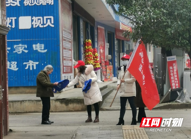 开展春节送法下乡图5.jpg