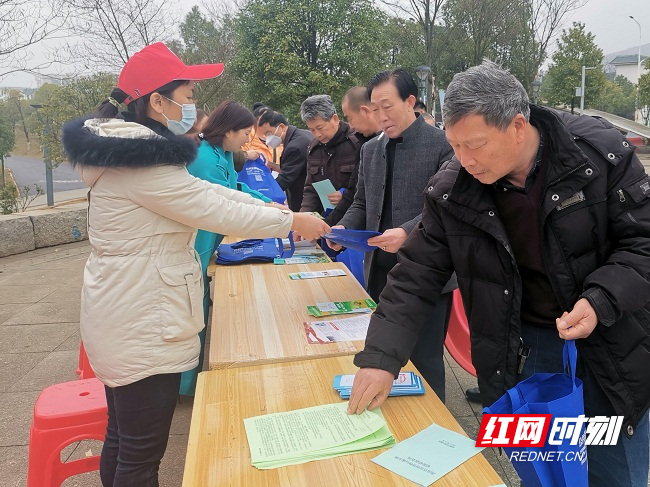 开展春节前送法下乡活动4.jpg