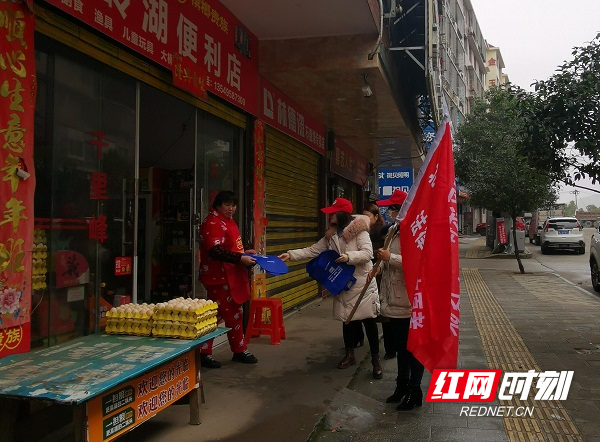 开展春节送法下乡图7.jpg