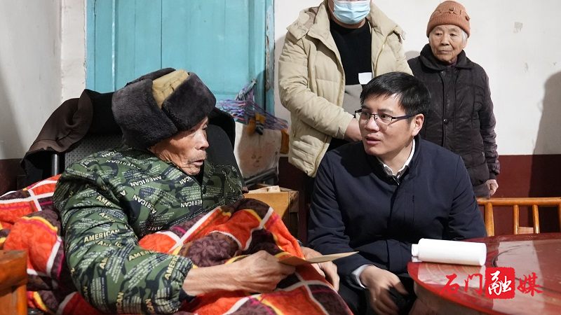 1.走访慰问.jpg 1.走访慰问.jpg