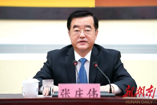 张庆伟出席省军区党委十四届十一次全会