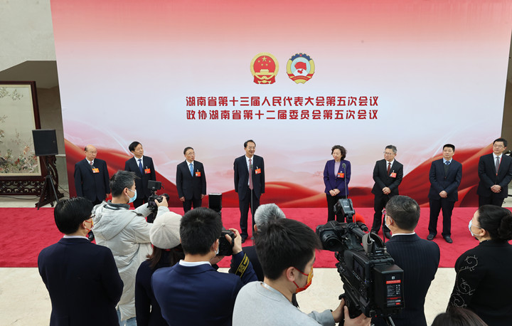 為建設現代化新湖南凝聚磅礴力量 楊浩東劉蓮玉等看望慰問參加省人代會宣傳報道的新聞工作者