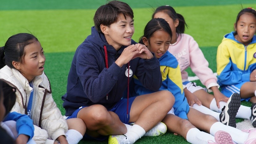 王霜许下承诺：国家队进球后会比心庆祝送给女孩们。