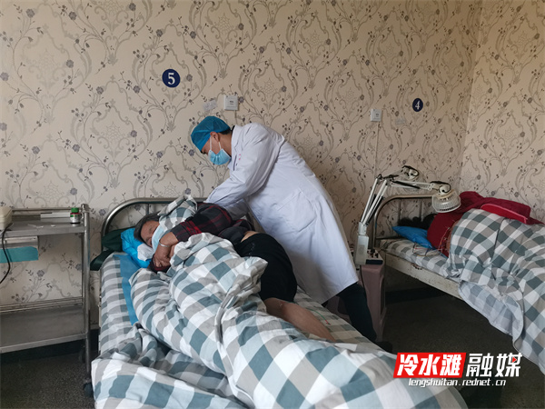 冷水滩:中医药服务基层全覆盖 让老百姓在家门口享受优质中医药服务2.jpg 冷水滩:中医药服务基层全覆盖 让老百姓在家门口享受优质中医药服务2.jpg