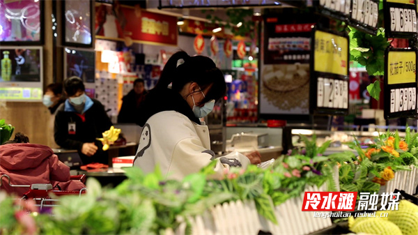 冷水滩年货市场价格平稳供需两旺1.jpg