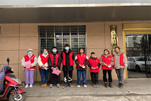 在校学生志愿者合影.png