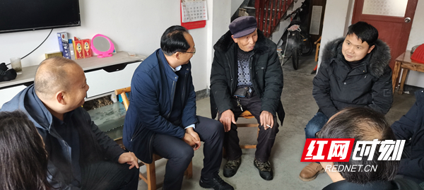 同搬迁户零距离交流现场2.jpg