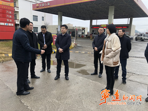 宁远：胡勇刚深入永连公路沿线督导检查道路交通安全工作_副本500.jpg