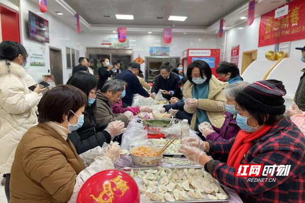 韭菜园 包饺子.jpg