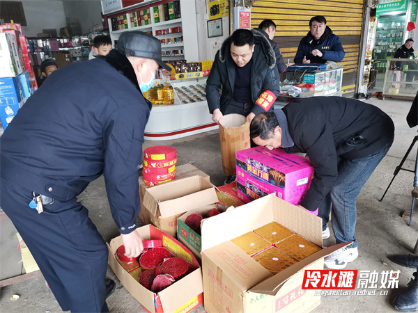 冷水滩：多部门联合开展烟花爆竹安全检查 护卫春节安全.jpg