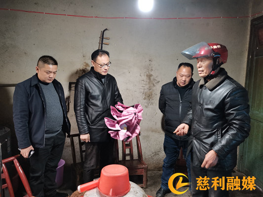 周毅慰问困难群众 副本_副本_副本.jpg 周毅慰问困难群众 副本_副本_副本.jpg