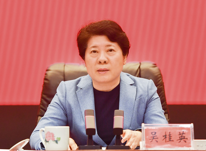 省委常委、市委书记吴桂英主持会议。