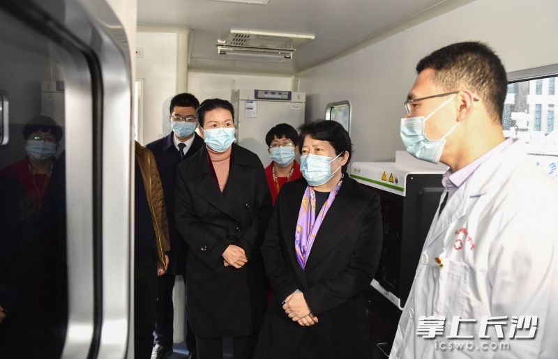 1月26日上午，省委常委、市委书记吴桂英调研全市公共卫生体系建设、检查疫情防控工作。均为长沙晚报全媒体记者 余劭劼 摄