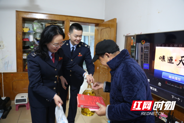 长沙县局党委、工会走访慰问离退休老同志.JPG 长沙县局党委、工会走访慰问离退休老同志.JPG