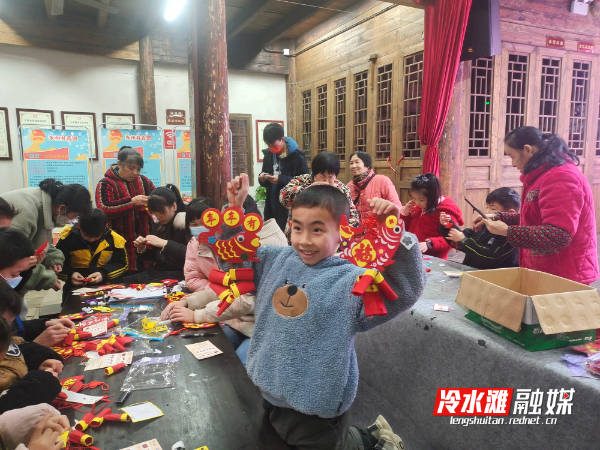 冷水灘區(qū)楊家橋街道開展迎新年手工制作主題活動2.jpg