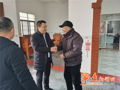 宁远:李军林开展春节走访慰问活动_副本500.jpg 宁远:李军林开展春节走访慰问活动_副本500.jpg
