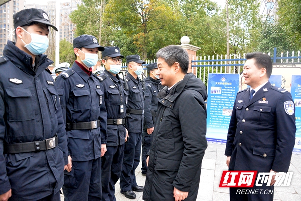 严华看望慰问坚守一线的干部群众 向邵阳市人民致以节日的问候和新春的祝福(图2)